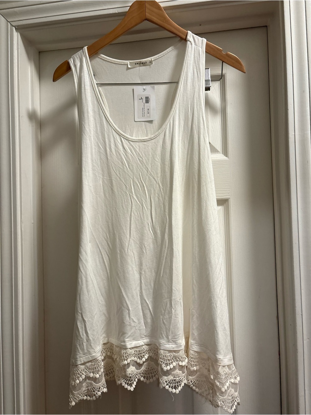 Emerald Cream Lace-Hem Sleeveless Tank
